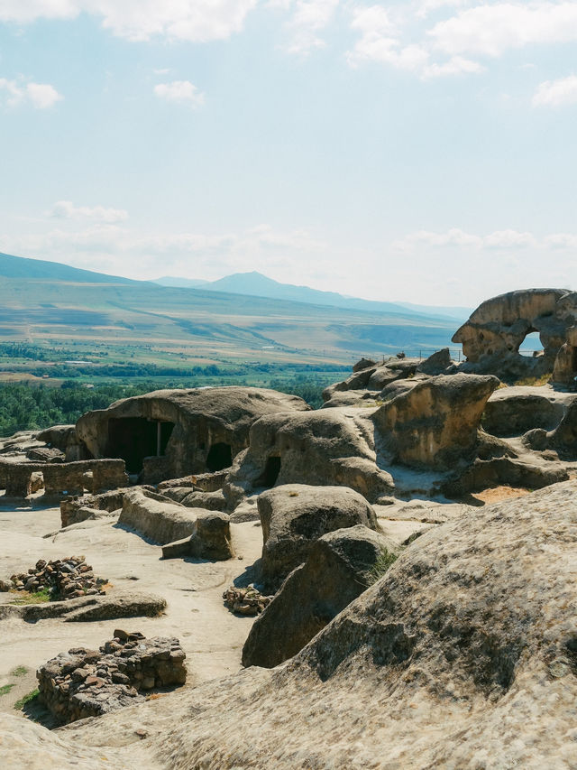 岩を掘り抜いて作られた古代都市！ウプリツィヘ🇬🇪🪨