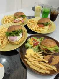 【北九州カフェ】国産素材にこだわったボリューム満点のハンバーガー🍔