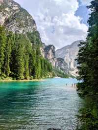 阿爾卑斯山的珍珠，東多洛米蒂的絕美景點：布萊埃斯湖 Lago di Braies