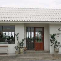 จิบกาแฟ ชมวิวแม่น้ำ ที่ Normal Café โพธาราม
