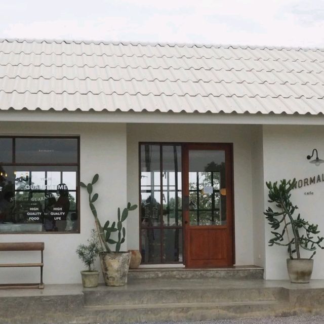จิบกาแฟ ชมวิวแม่น้ำ ที่ Normal Café โพธาราม