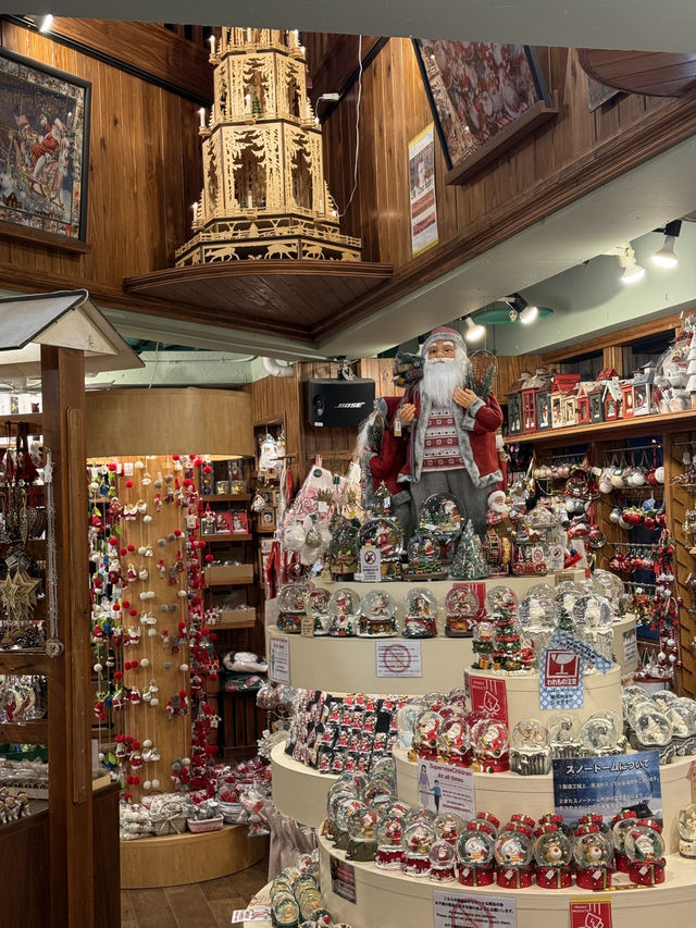 【沖縄県/北谷】一年中クリスマスのお店！？