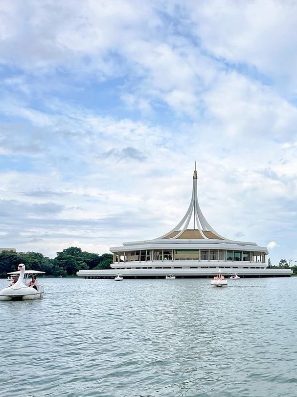 ปั่นเรือเป็ด นั่งปล่อยจอย ชมสวนหลวง ร.๙