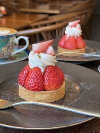 Chill Vibes and Delicious Sweets at "From Afar" Café in Higashimukojima🍓