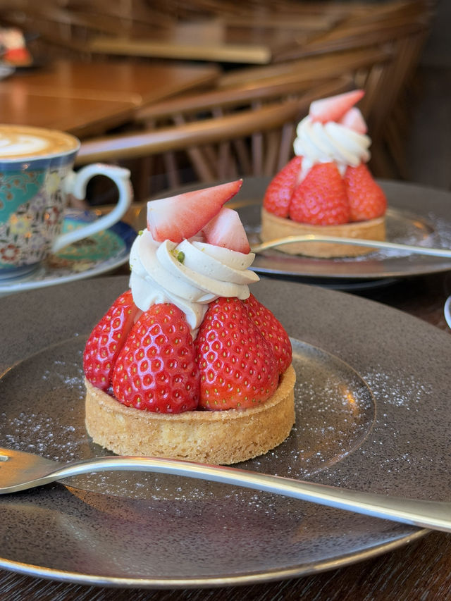 Chill Vibes and Delicious Sweets at "From Afar" Café in Higashimukojima🍓