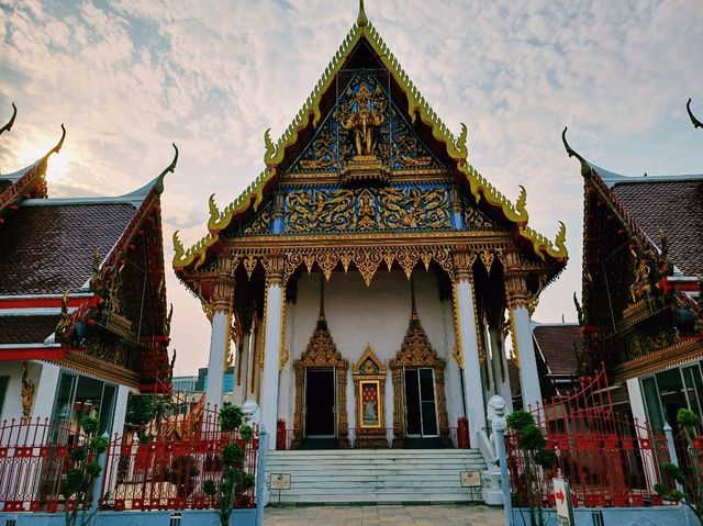 泰國曼谷市中心湄南河畔著名皇家寺廟景點：Wat Phlapphla Chai，適合打卡拍照📸冥想