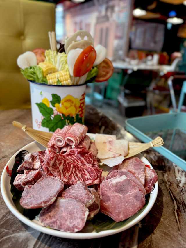  懷舊裝修風火鍋店🍲