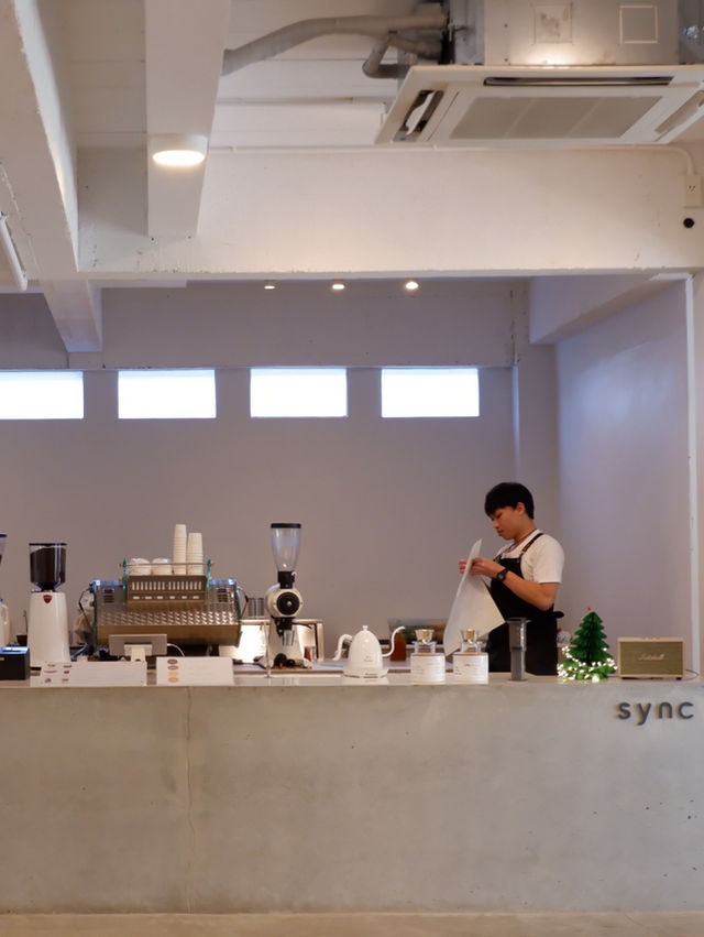 คาเฟ่ใกล้หาดกมลา sync coffee bar & roastery ☕️