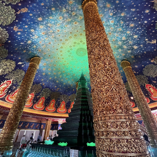 タイ🇹🇭バンコク旅行　エメラルド色の仏塔✨