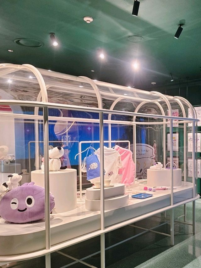 귀염뽀짝 흰디만나러 더현대가요!