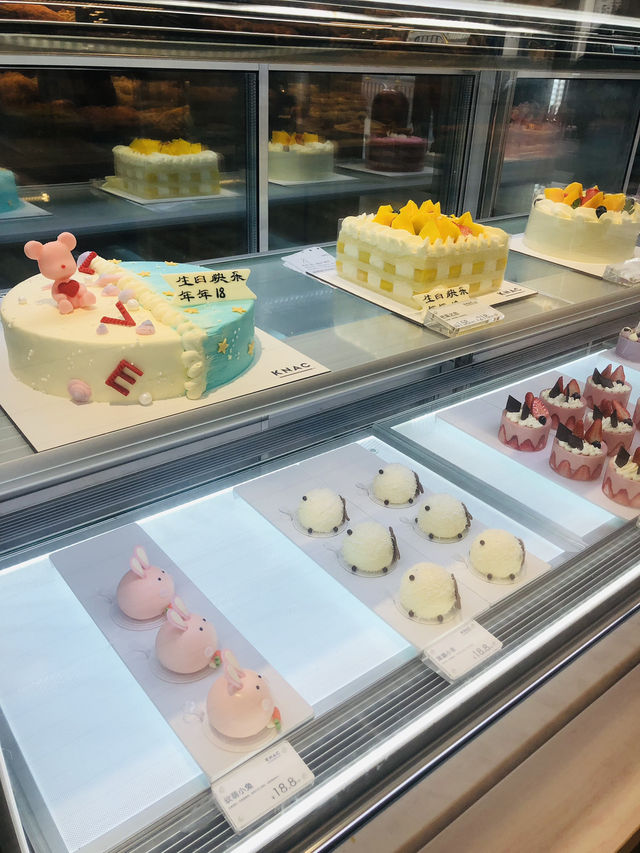 款式種類很多的麵包店🧁