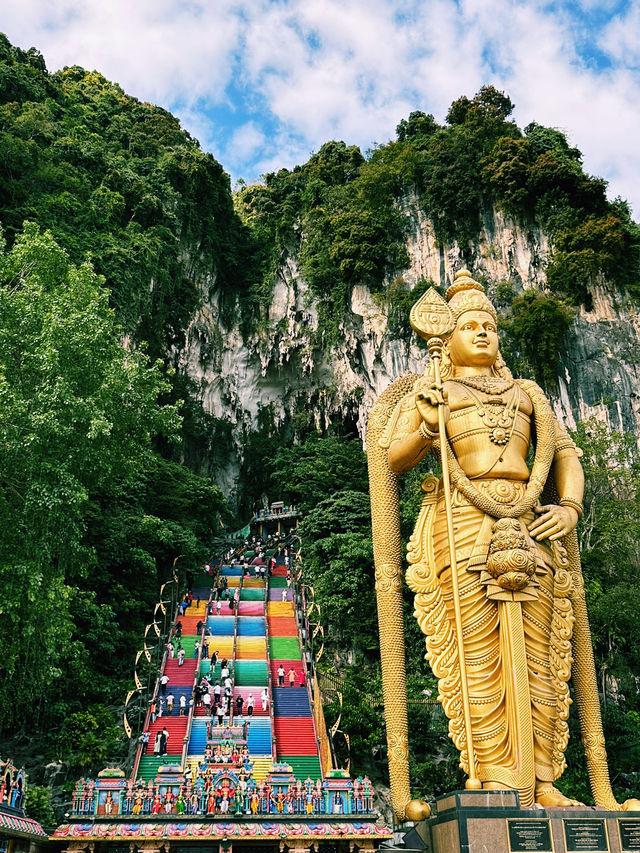 Batu Caves: A Feast for the Senses ⛰️