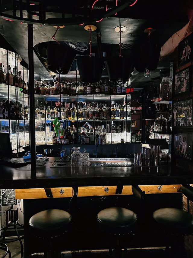 THE LOCAL SOCIAL CRAFT BEER HUB 
