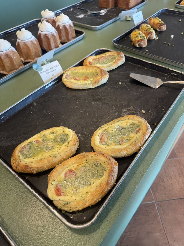 바다를 보며 맛스러운 베이커리를 즐길수 있는 이곳