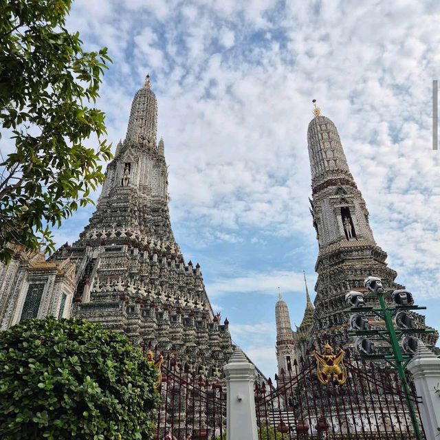 The Giants (Yak Wat Pho)