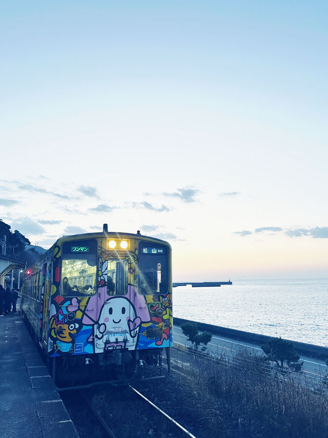 🚉 下灘駅【愛媛】 – 海と空が溶け合う、日本一の絶景駅
