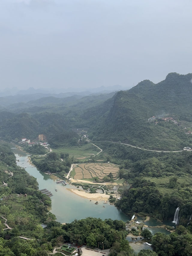 A breathtaking border, Detian Waterfall A breathtaking border, Detian Waterfall