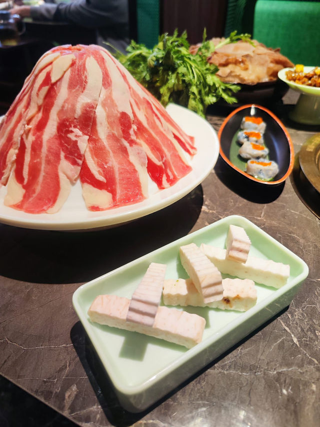 [卡米菲．火鍋]湯清甜雞嫩滑,必試9秒毛肚!