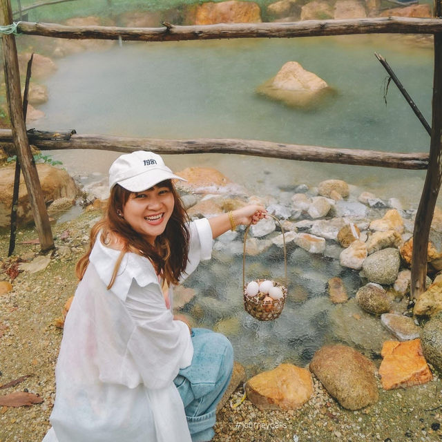 ลวกไข่ที่บ่อน้ำพุร้อนที่พังงา 🥚🍳