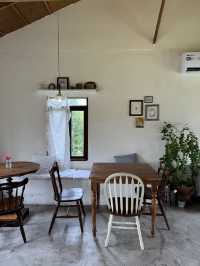 คาเฟ่สไตล์โฮมมี่สุดมินิมอล #นครปฐม 🏠☕️🍃