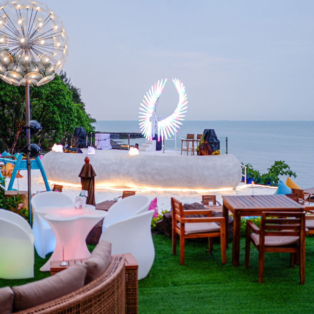 Blue Dragon Cafe and beach club