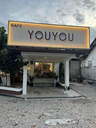 매력적인 YOUYOU 카페를 발견하세요