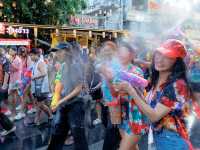 บรรยากาศสงกรานต์ถนนข้าวสาร 2568