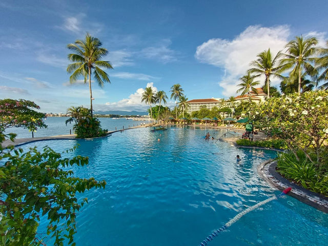 “Sunset Luxury by the Sea: A Slice of Paradise at Shangri-La Tanjung Aru”