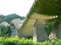 🌉 Henderson Waves: Singapore’s Most Instagram-Worthy Bridge (With a Side of Jungle Vibes!) 🌿