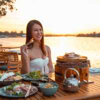 Sala Bang Pa-In ที่พักริมเเม่น้ำวิวดีสุดปัง