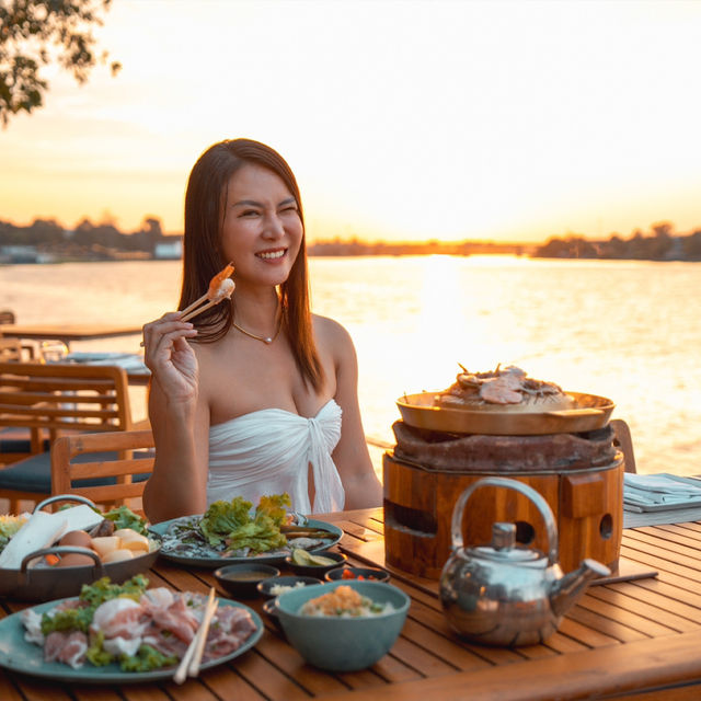 Sala Bang Pa-In ที่พักริมเเม่น้ำวิวดีสุดปัง
