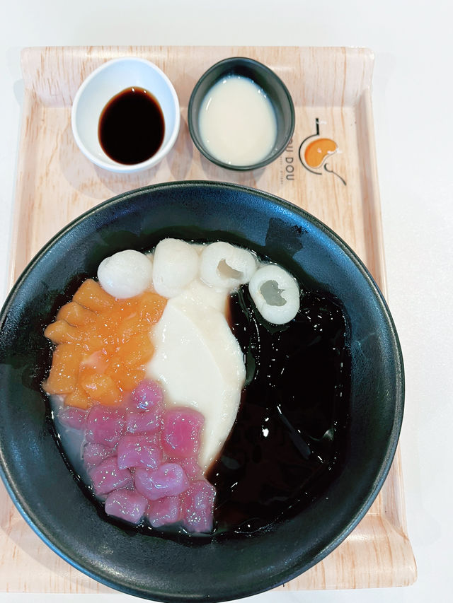 Dou Dou Desserts: A Delightful Duo of Taufufa and Grass Jelly Bliss 