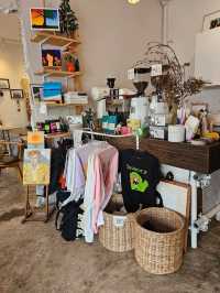 Flowers in the Window cafe | ลาดพร้าว