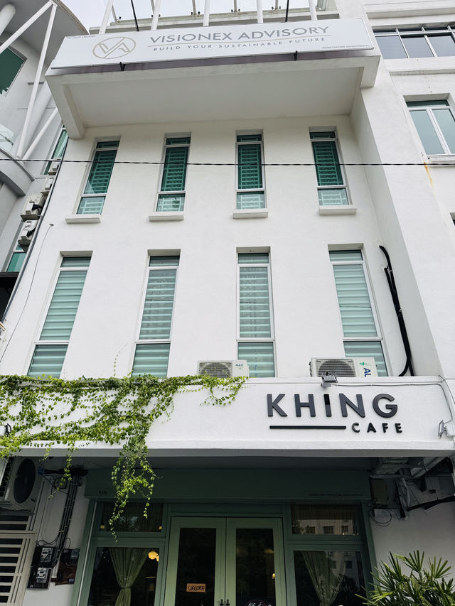 Whimsical Vibes & Vintage Finds at Khing Café