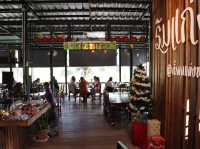 ร้านอาหารริมแก่ง 