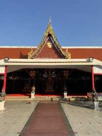 หลวงพ่อโต (Wat Intharawihan)
