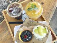 คาเฟ่เสือผืน หมอนใบ