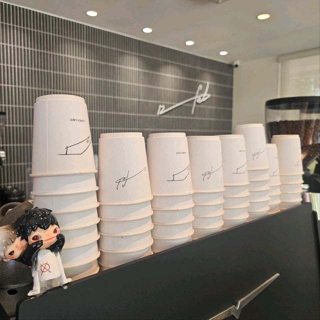 คาเฟ่สไตล์โฮมมี่ มินิมอลๆ - 12 feb homey cafe