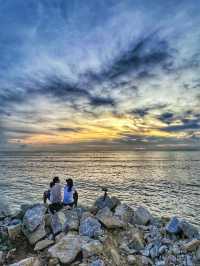 Where the Sea Meets the Sky: Sunset Serenity at Pantai Malindo