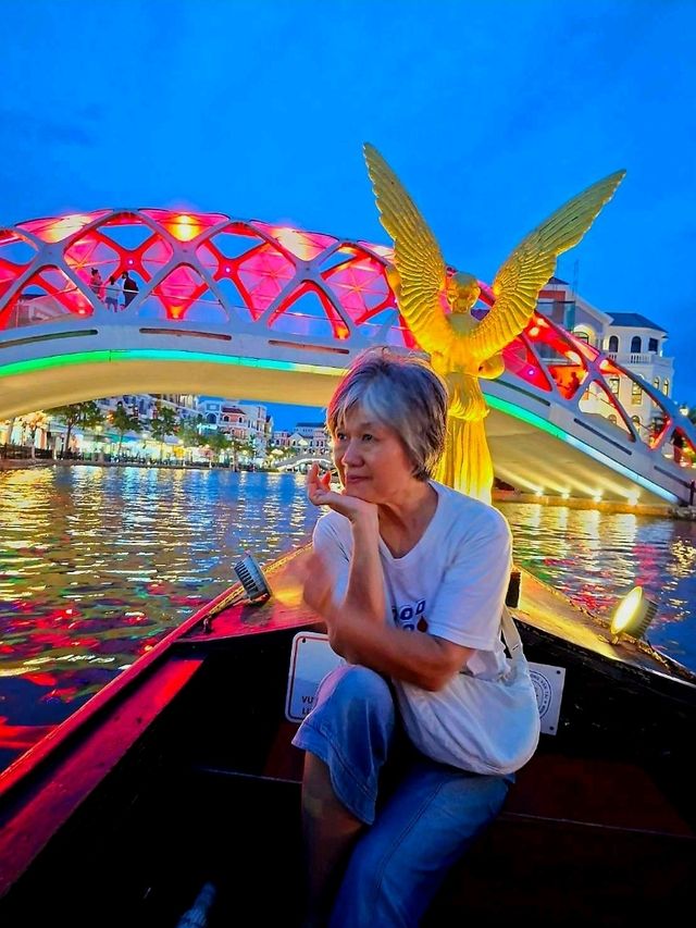 นั่ง Gondola 🛶 ล่องคลองเวนิสจำลอง