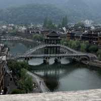 เฟิ่งหวง เมืองโบราณกลางหุบเขา