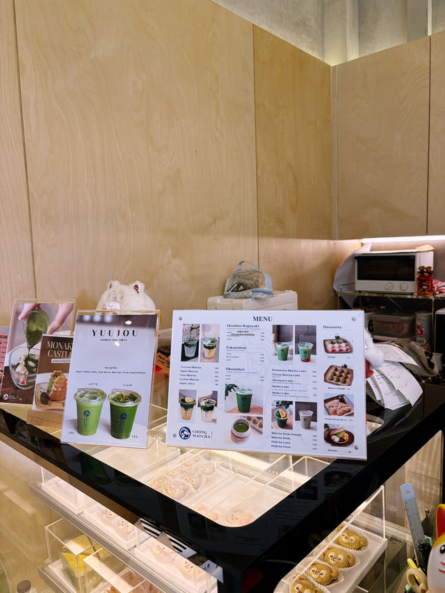 จิบชาเขียวที่ Chong Matcha
