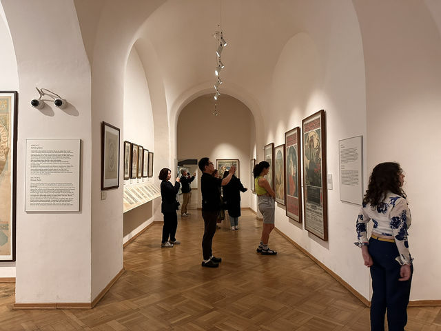 【チェコ・プラハでミュシャ展鑑賞🎨🇨🇿】 アール・ヌーヴォーの巨匠、ミュシャの世界に浸る特別なひととき 