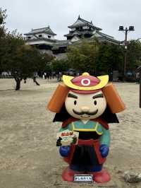 松山｜3個家族4種家徽 多次火災重建的機關巧妙的松山城 