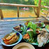 หลังบ้านพ่อ ร้านอาหารสุดร่มรื่น !! พังงา