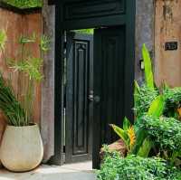 A Secluded Sanctuary of Tropical Elegance