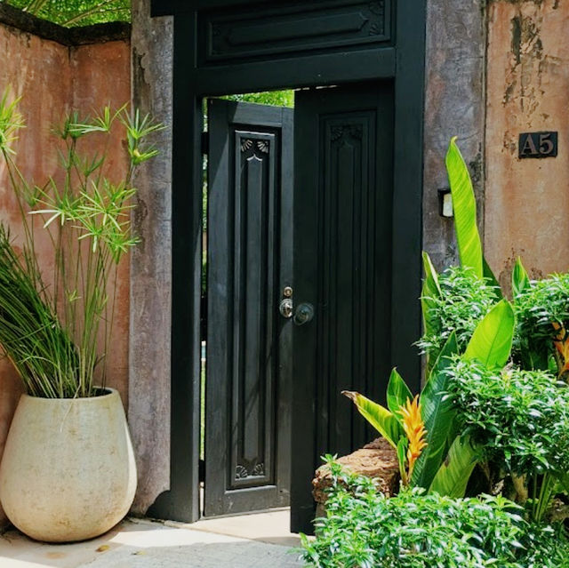 A Secluded Sanctuary of Tropical Elegance