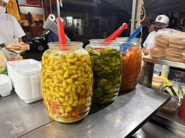 【Hot Dogs El Chino｜深夜に食べる、チーズたっぷり“全部のせ”ホットドッグ🌭】
