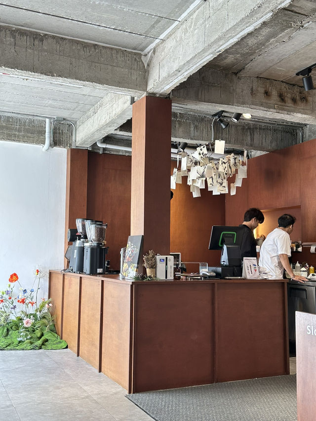 SLOTH.Specialty coffee & all day brunch
