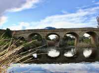 Where ducks wander and sandstone remembers: the slow beauty of Richmond Bridge